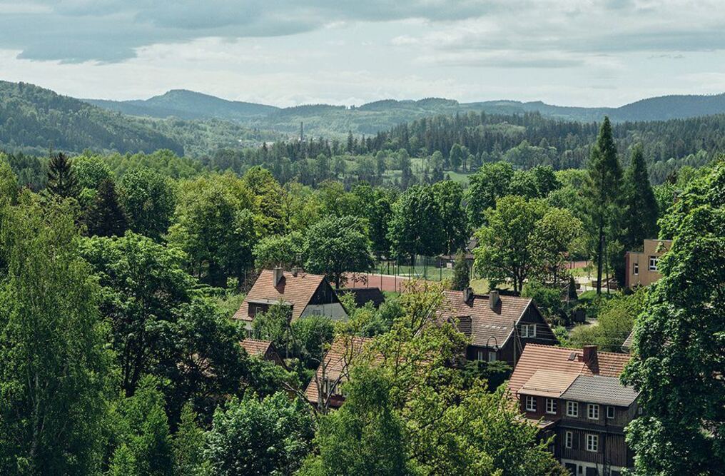 Rezydencja Senioralna „Słowik" w Jedlinie-Zdroju leży na terenie malowniczej miejscowości uzdrowiskowej