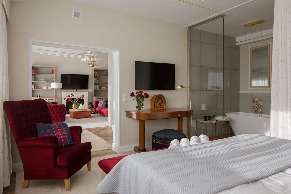 Dom Opieki Rezydencja Live w Starogadzie Gdańskim oferuje swoim gościom komfortowe pokoje i apartamenty typu studio