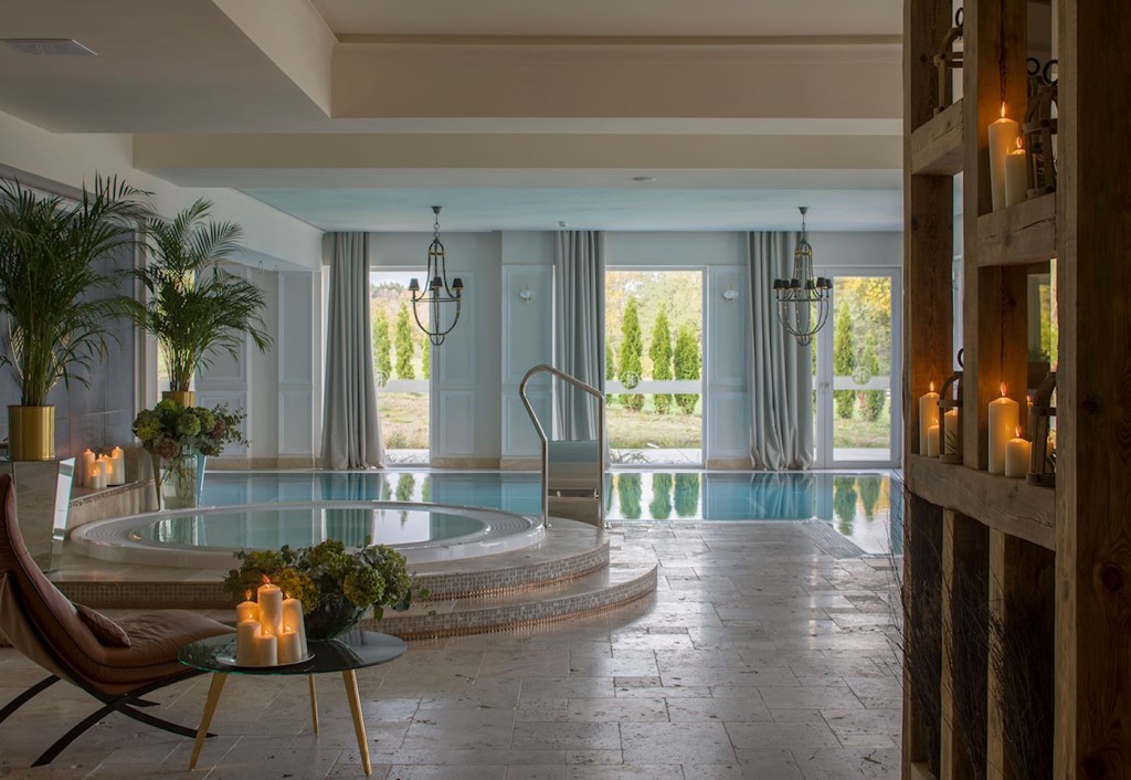 Jednym z atutów Domu Opieki „Rezydencja Live" w Starogadzie Gdańskim jest luksusowa strefa SPA & Wellness z basenem, jacuzzi i sauną