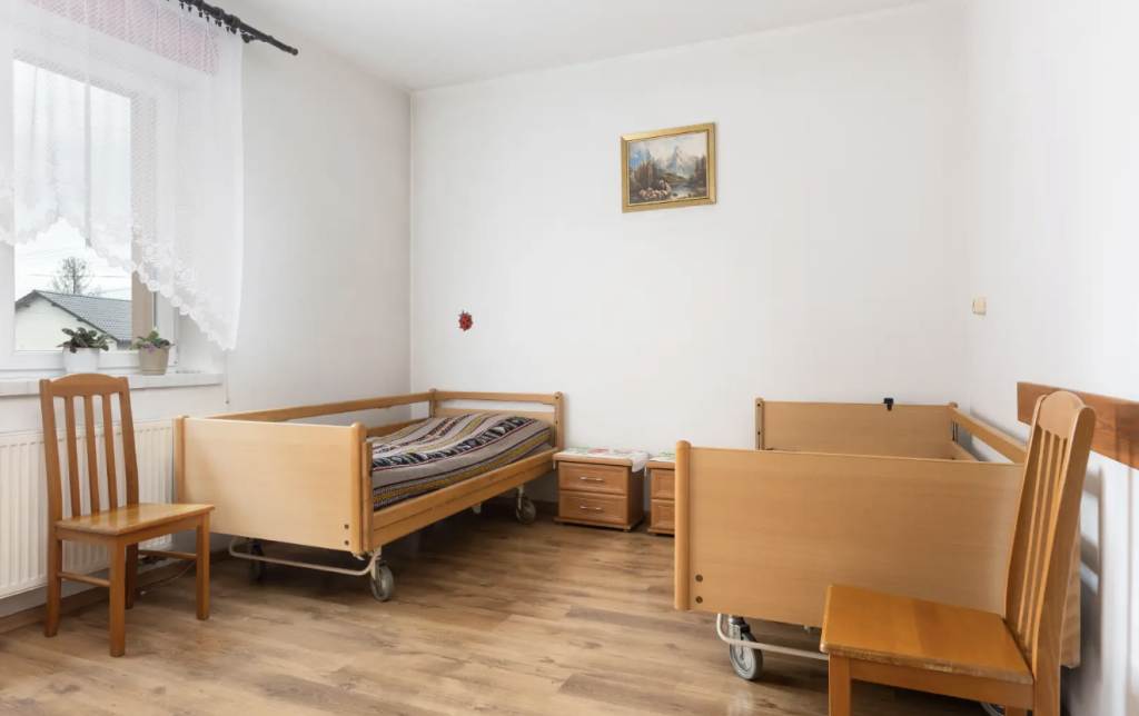 Dom Opieki „Magnolia” w Wilamowicach dysponuje komfortowymi pokojami dla swoich podopiecznych 