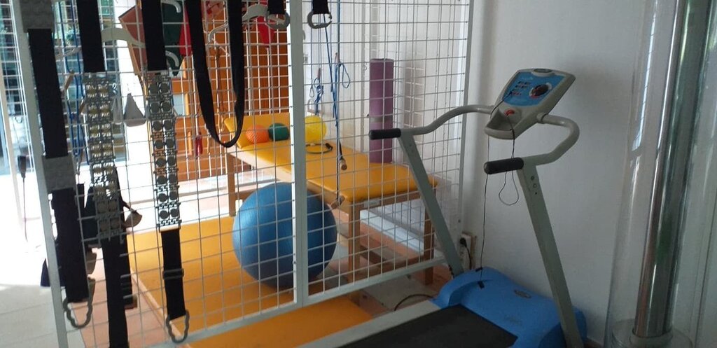 Dom Seniora „Villa Peonia” w Łodzi dysponuje salą do rehabilitacji wyposażoną w profesjonalny sprzęt