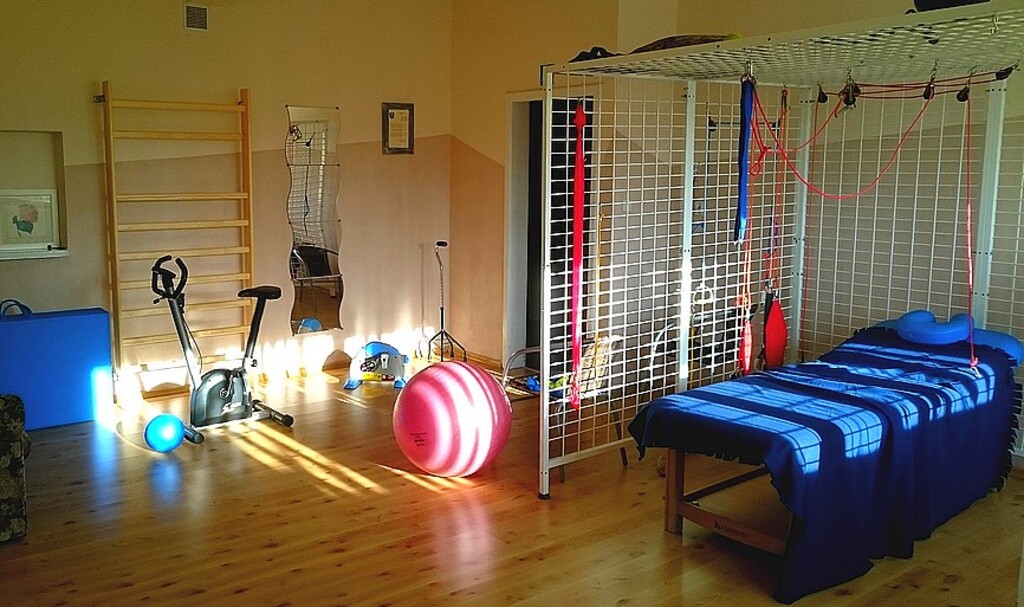 W Domu Opieki „Rokszyce” w Rokszycach Drugich znajduje się świetnie wyposażona sala do rehabilitacji