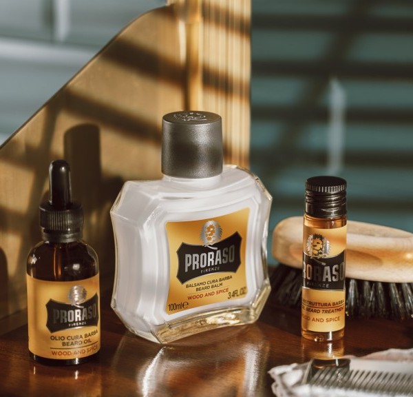 Zestaw Proraso na pólce w łazience dziadka