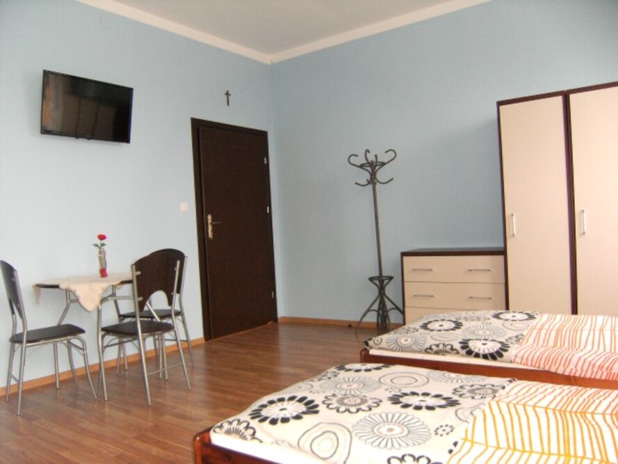 Pokoje w Domu Seniora „Pod Jesionami” w Karolewie są jasne, czyste i komfortowo urządzone 