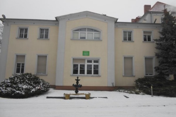 Dom Opieki dla osób starszych „Pałacyk pod Dębami” w Starych Oborzyskach