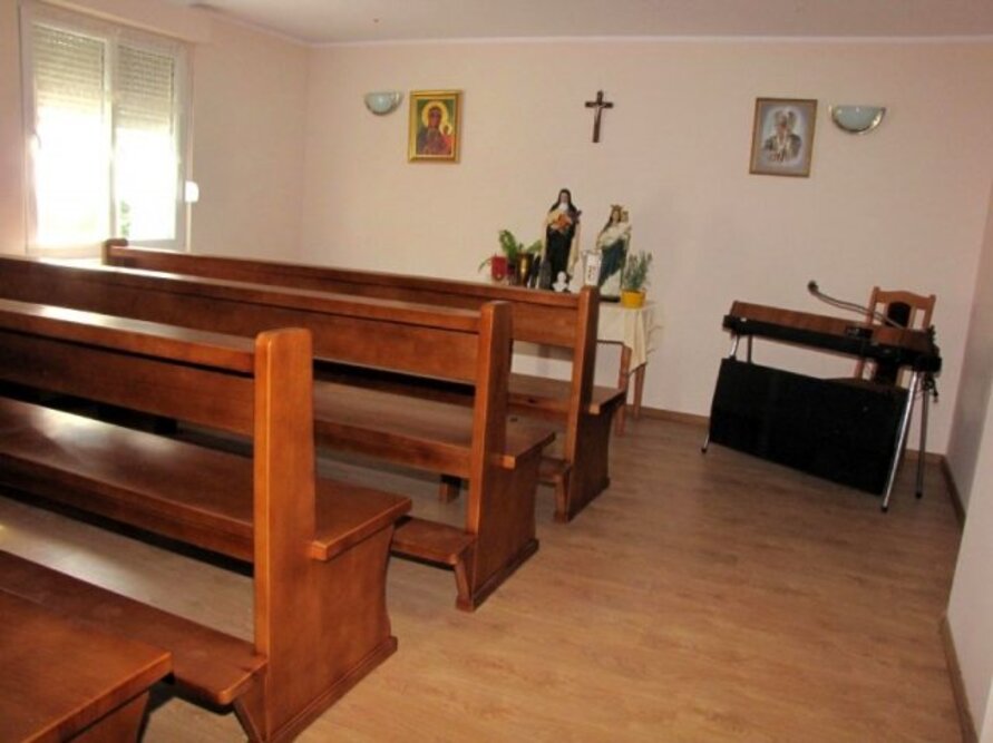 Kaplica w Domu Opieki dla osób starszych „Pałacyk pod Dębami” w Starych Oborzyskach