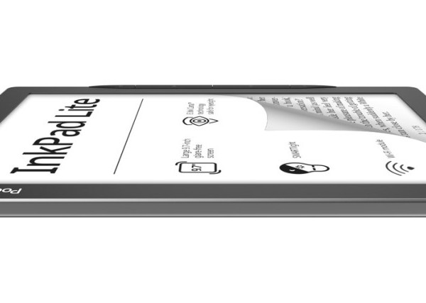Pocketbook Inkpad Lite cienki czytnik dla seniora z boku.