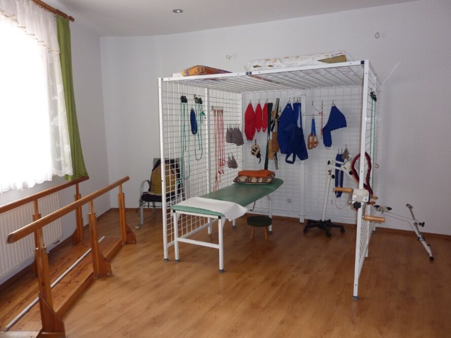 Dom Pod Złotym Dębem w Radomiu dysponuje własną salą do rehabilitacji i terapii zajęciowej