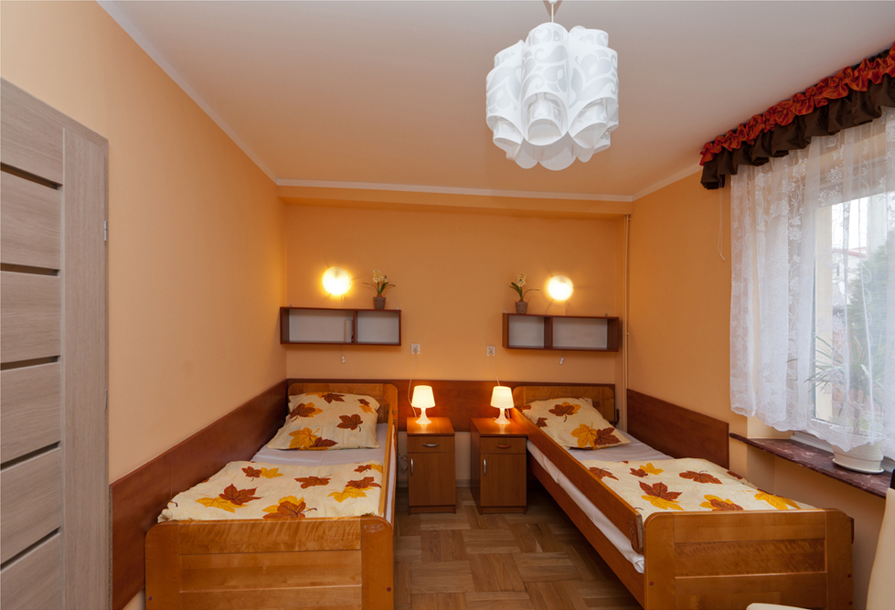 Pokoje w Prywatnym Domu Opieki „Nadzieja” w Warszawie są w przytulne i w pełni umeblowane 