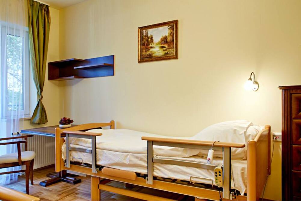 Jeden z pokoi mieszkalnych w Centrum Opiekuńczo-Rehabilitacyjnym „Alter Domus” w Otwocku