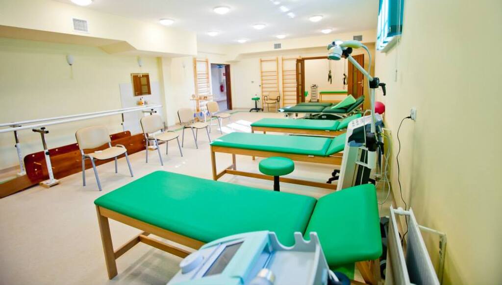 W Centrum Opiekuńczo-Rehabilitacyjmy, „Alter Domus” w Otwocku znajduje się nowocześnie wyposażona sala do rehabilitacji ruchowej