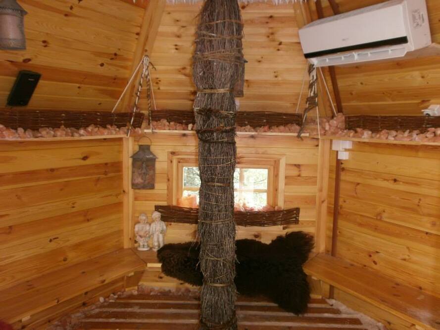 Dom Opieki „Zapiecek” w Myszkowie oferuje seniorom możliwość skorzystania z chatki solnej