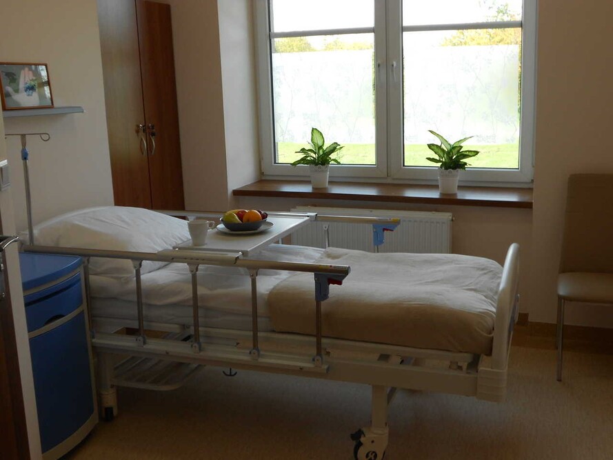 Pokoje w Domu Opieki Wytchnieniowej w Kuźni Raciborskiej są wyposażone w nowoczesną instalację przywoławczą