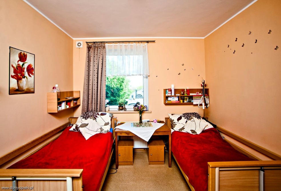 Pokoje w Domu Opieki Społecznej „Hospes Hospiti Sacer” w Pobiedziskach są schludne i przytulne