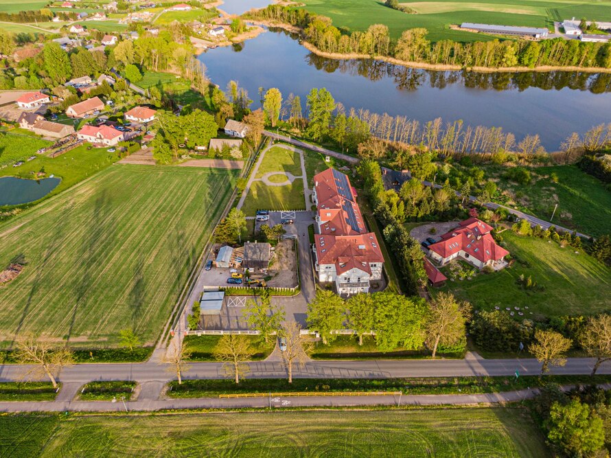 Dom Seniora „Gołębi Dwór” w Kamieniu Małym z lotu ptaka