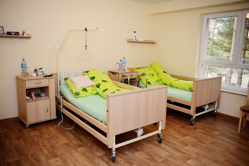 Jeden z pokoi 2-osobowych w Rezydencji Seniora „EDESSA” w Ładzy