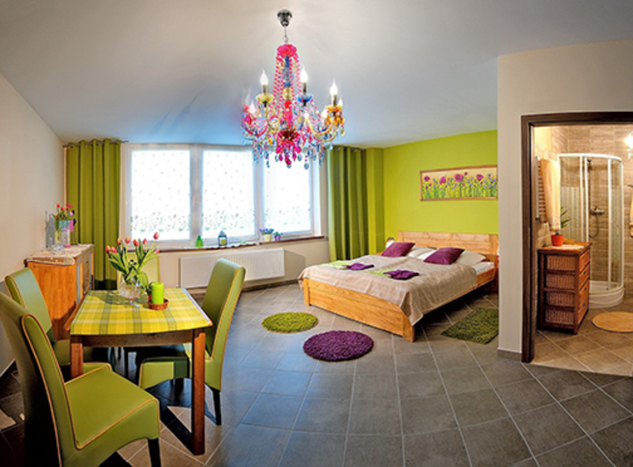 Wszystkie pokoje w Domu Opieki „Majowy Sen” w Kłodzku posiadają prywatne łazienki