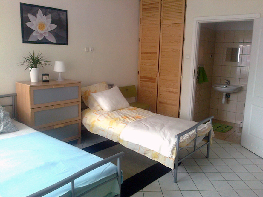 Jeden z pokoi 2-osobowych w Prywatnym Domu Opieki Osób Starszych „Szafirek” w Czeladzi