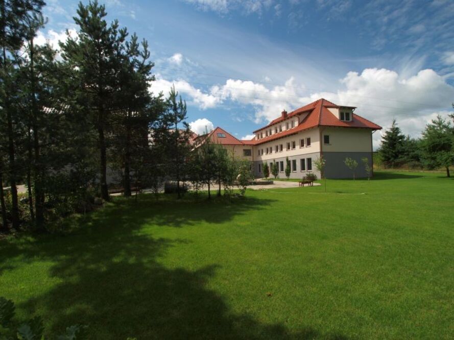 Centrum Seniora „Barbara” w Szemudzie i otaczający je ogród