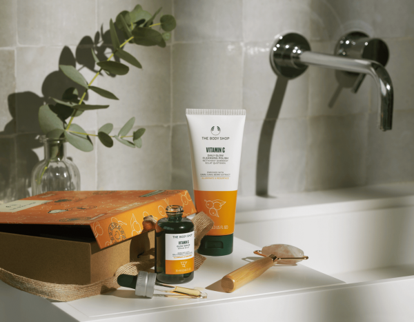 Kosmetyki do pielęgnacji twarzy Body Shop z witaminą CnaDzień Babci