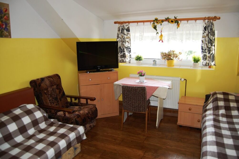 Mieszkańcy Ośrodka Opiekuńczego „EDEN” w Bukownie mają możliwość aranżacji własnych pokoi, na przykład przywożąc ulubione sprzęty czy bibeloty