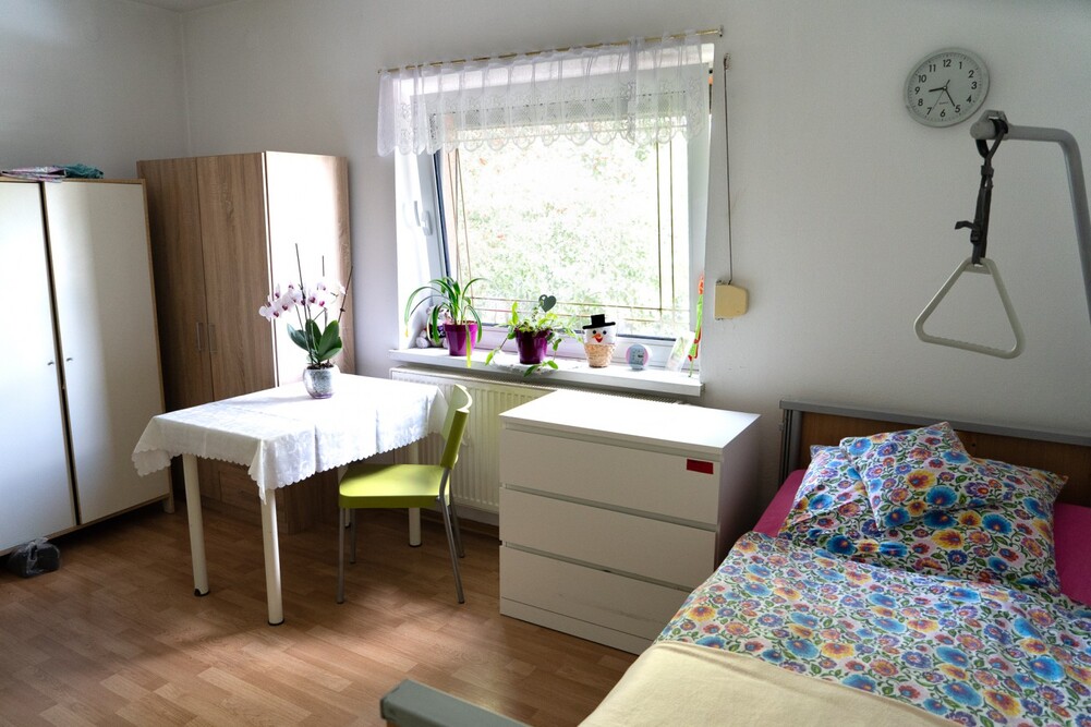 Jeden z pokoi mieszkalnych w Rodzinnym Domu „SENIOR” w Bystrej