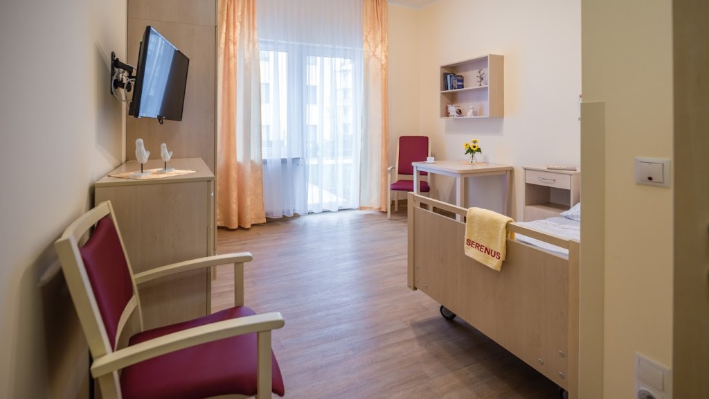 Jeden z pokoi mieszkalnych w Centrum Opieki „Serenus” w Gdańsku