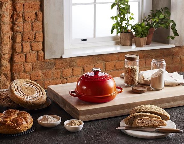 Naczyie do pieczenia cheleba pomarańczowe pomysł na prezent na Dzień Babci