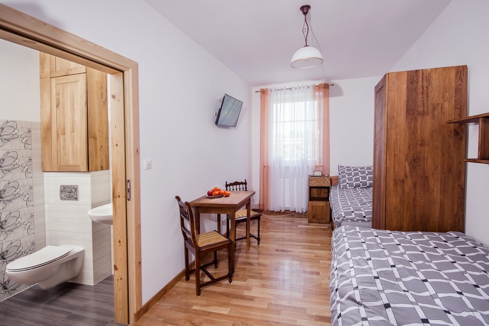 Każdy pokój w Domu Opieki i Rehabilitacji „Lipowy Dwór” w Nasutowie posiada prywatną łazienkę