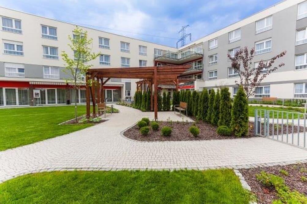 W okolicy Domu Opieki „Senior Residence” w Katowicach  nie brakuje sklepów i punktów usługowych