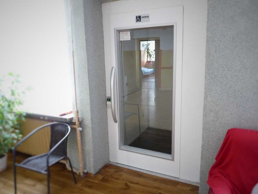 Dom Opieki „Zacisze” w Ostrej Górze dysponuje windą i innymi udogodnieniami dla osób niepełnosprawnych