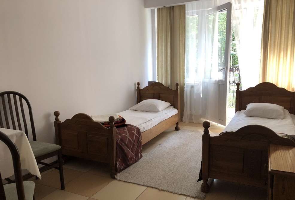 Jeden z pokoi 2-osobowych w Domu Seniora „Leśne Zacisze” w Łańcucie