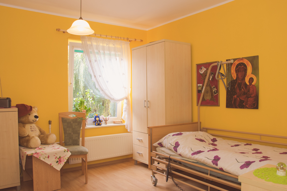 Dom Seniora „Osieki” w Osiekach Lęborskich zapewnia seniorom zakwaterowanie w komfortowych pokojach 