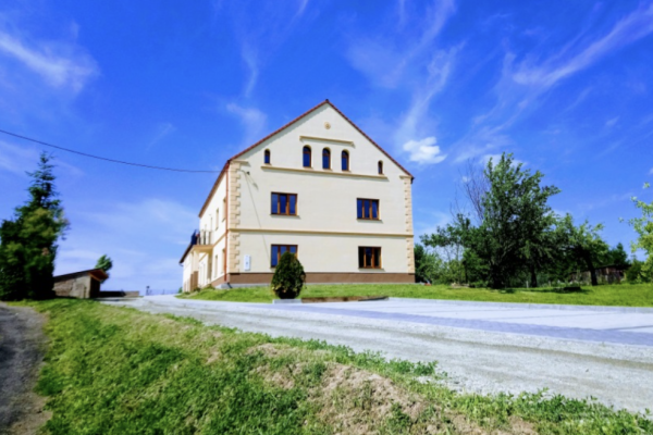 Dom Kwitnącej Jesieni w Starym Lesie