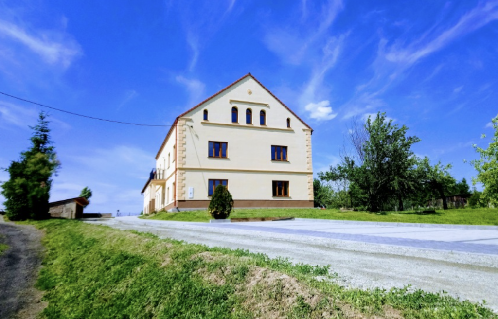 Dom Kwitnącej Jesieni w Starym Lesie