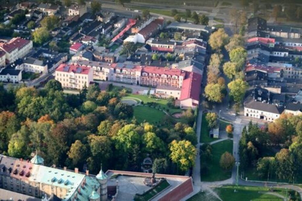 Dom Pomocy Społecznej p.w. św. Antoniego Zgromadzenia Sióstr Miłosierdzia św. Wincentego a Paulo w Częstochowie z lotu ptaka