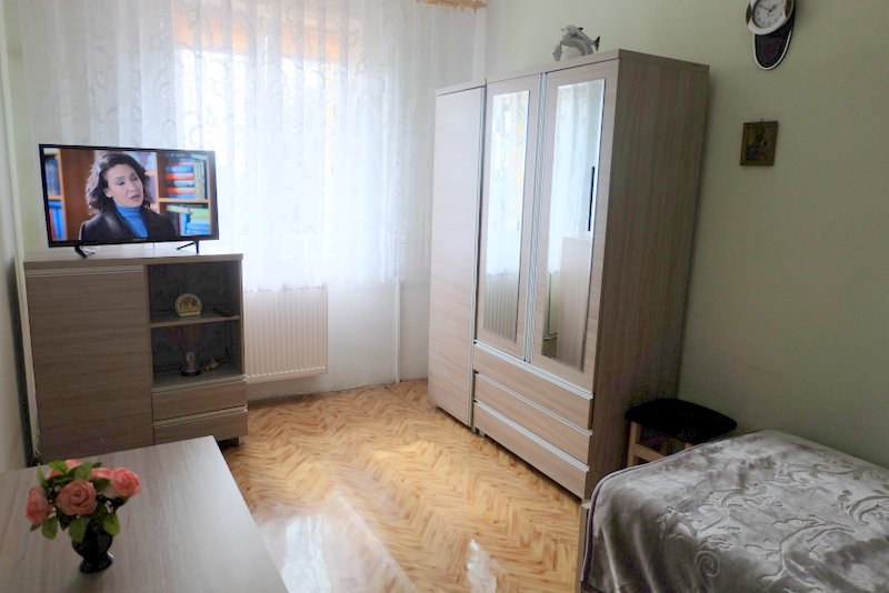 Jeden z pokoi mieszkalnych w Domu Pomocy Społecznej w Brańszczyku