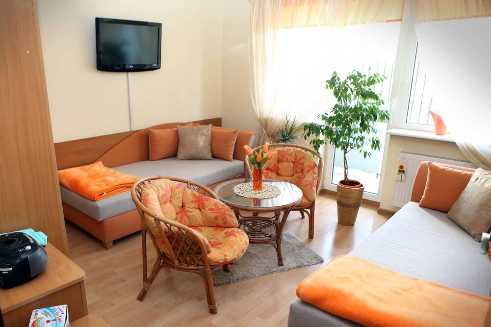 Jeden z pokoi 2-osobowych w Domu Pomocy Społecznej w Łodzi