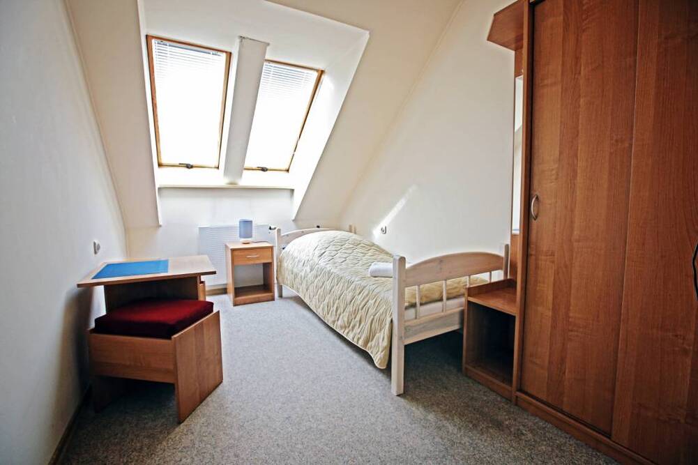 Pokoje w Domu Pomocy Społecznej w Bornem Sulinowie są niewielkie, ale wyposażone we wszystkie czego potrzeba seniorom