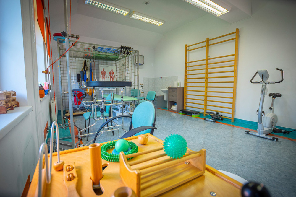 W Domu Pomocy Społecznej w Wałczu znajduje się świetnie wyposażona sala rehabilitacyjna