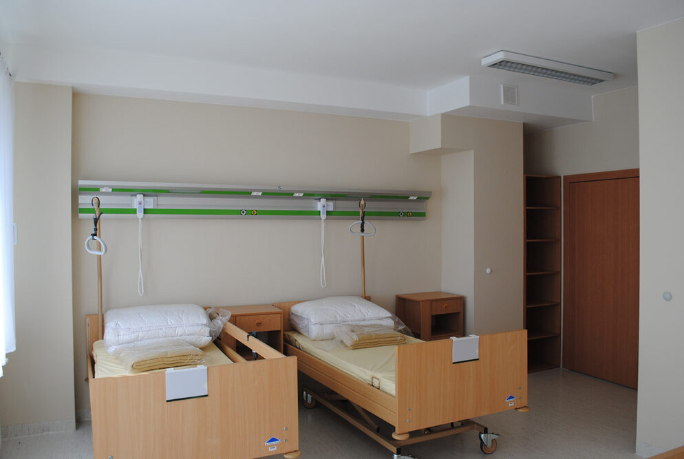 Pokoje w Zakładzie Opiekuńczo-Leczniczym w Oławie wyposażone są w instalację przywoławczą