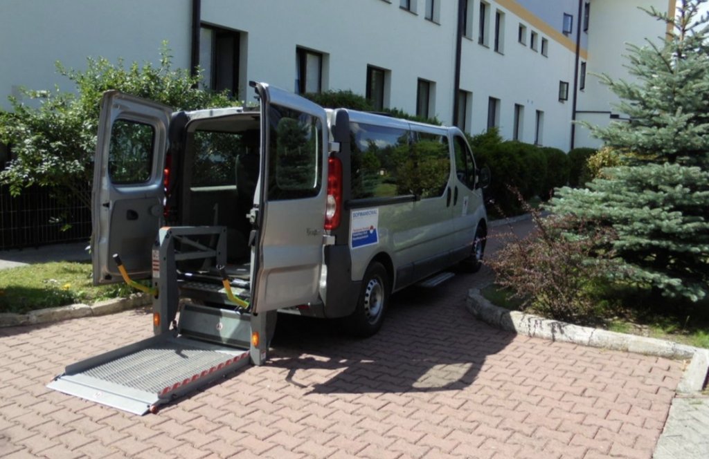 Dom Pomocy Społecznej w Dolicach oferuje swoim podopiecznym usługi transportowe