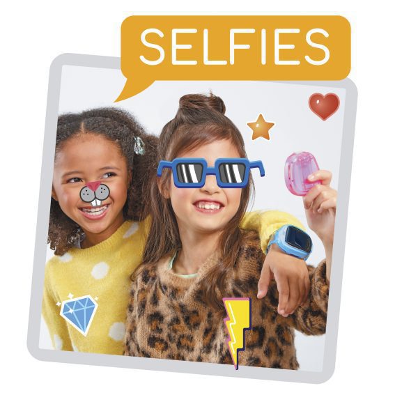 Wnuczka robi selfie na smartwatchu Tobi 2