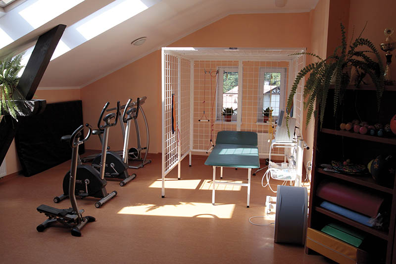 Dom Pomocy Społecznej w Chlebnie  dysponuje salą do rehabilitacji wyposażoną w profesjonalny sprzęt