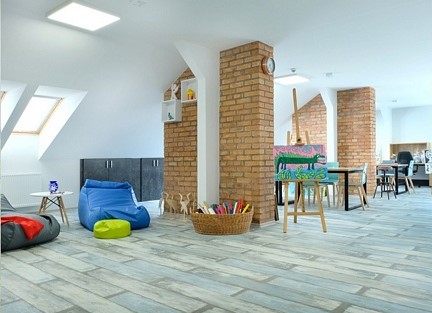 Dom Pomocy Społecznej „Nad Jarem” w Nowym Miszewie  dysponuje własną bazą zabiegową i pomieszczeniami do terapii zajęciowej