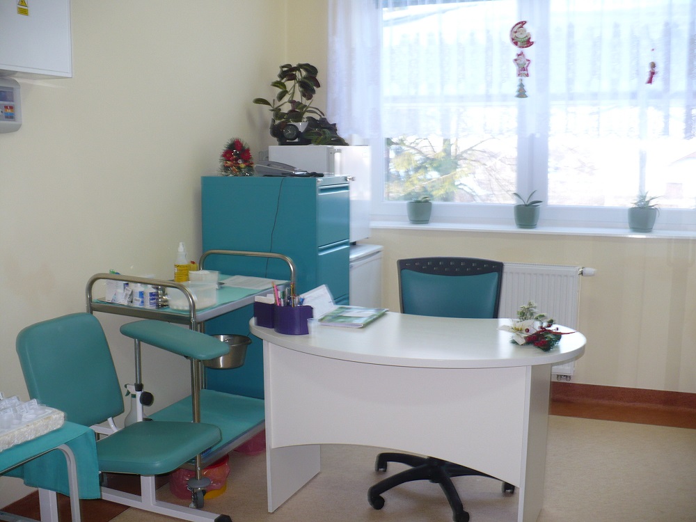 Na terenie Domu Pomocy Społecznej w Niedabylu  znajduje się gabinet doraźnej pomocy medycznej