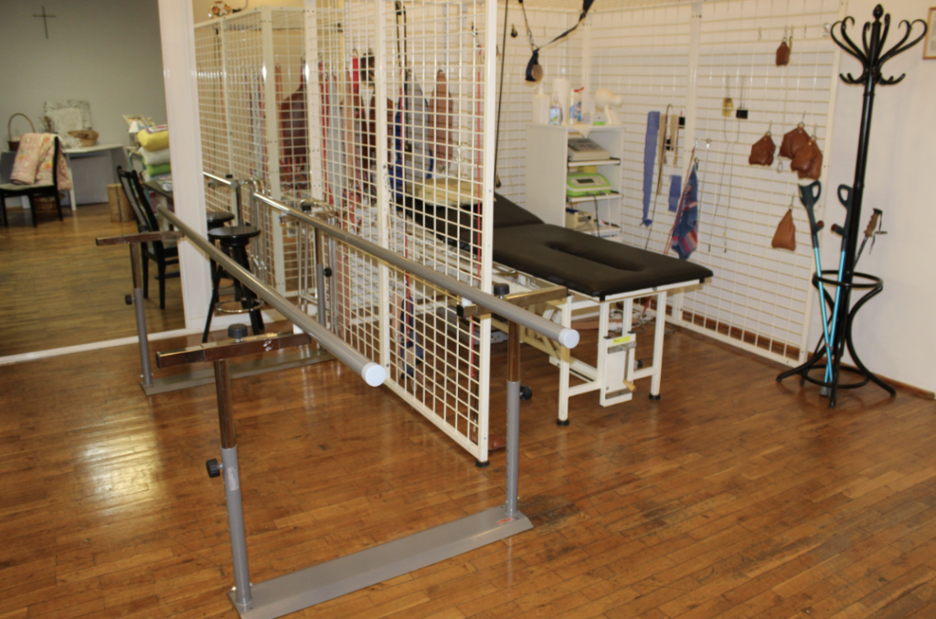 Dom Pomocy Społecznej w Łętowni dysponuje własnym zapleczem rehabilitacyjnym, w tym kabiną do ćwiczeń UGUL