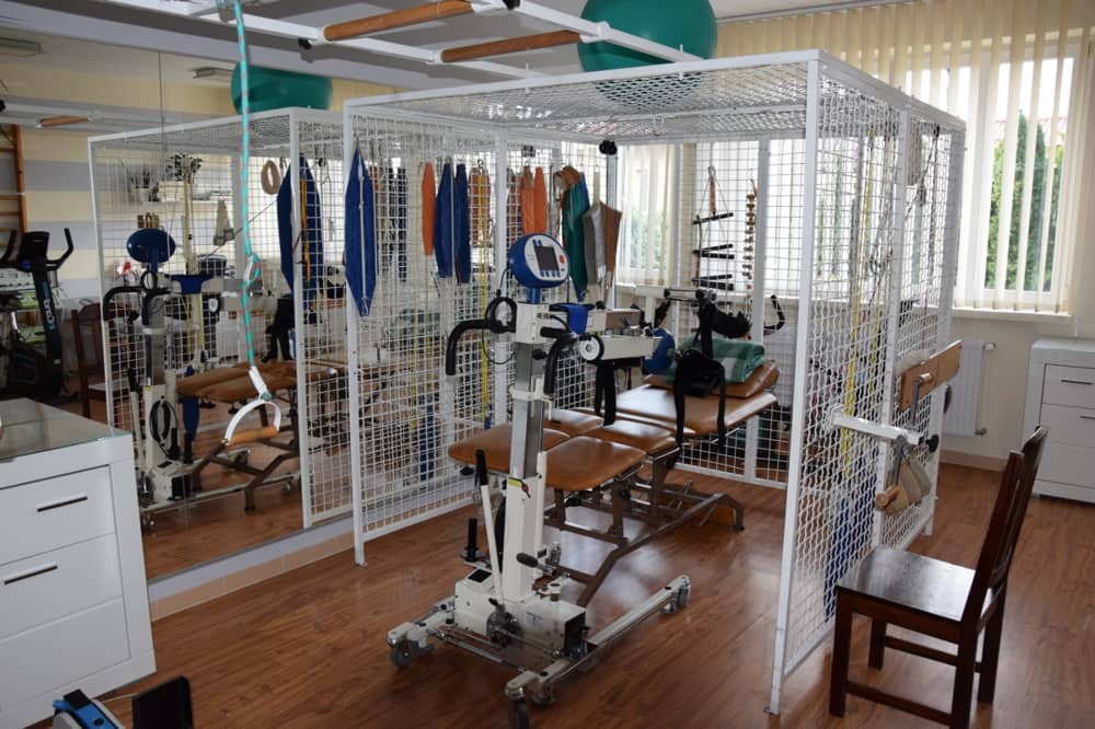 Dom Pomocy Społecznej Nr 1 w Lęborku posiada własne zaplecze rehabilitacyjne - na zdjęciu sala wyposażona w kabinę UGUL