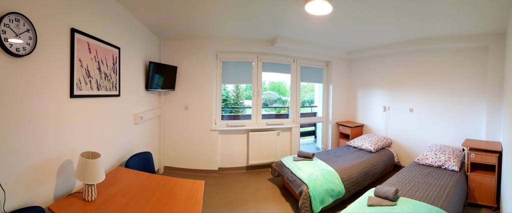 Pokój z balkonem w Domu Pomocy Społecznej w Żyrzynie