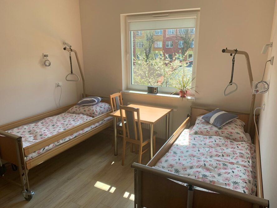 Jeden z pokoi w Domu Pomocy Społecznej „Ostoja” w Lubinie